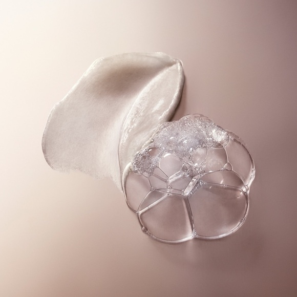 💦 HOURGLASS Equilibrium"™ Rebalancing Cream Cleanser - Picture 3 of 8